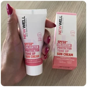 قیمت خرید و فروش ضد آفتاب بی رنگ نیوول با SPF50 برای پوست حساس مدل Enlighter حجم 50 میلی لیتر